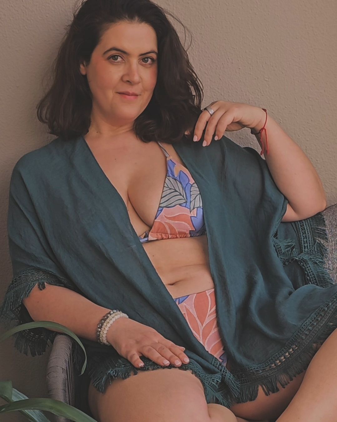 Aurora Soulwear Miragem SS26, Sol de Sal bikini worn with a teal kimono