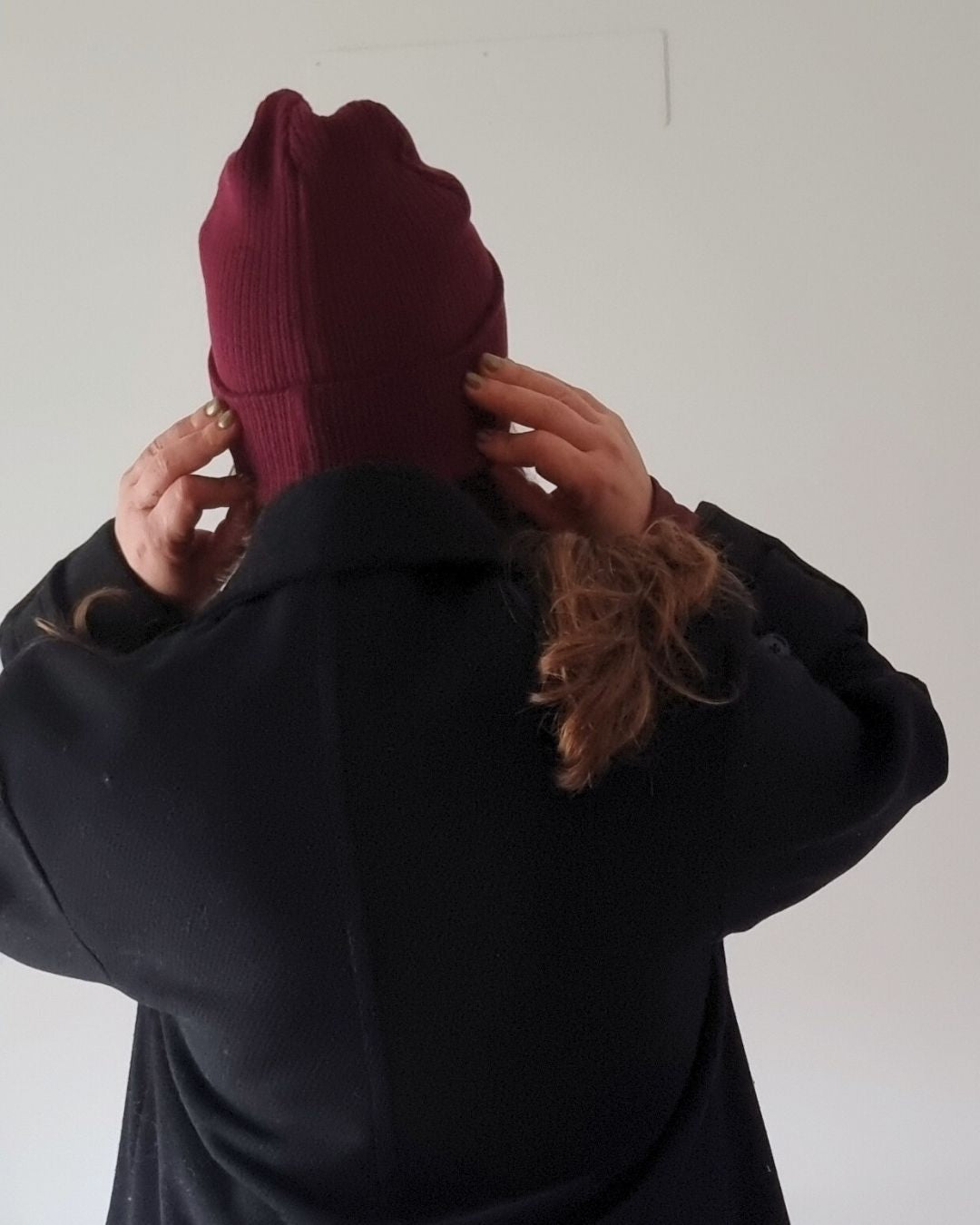 Ember Organic Beanie in burgundy