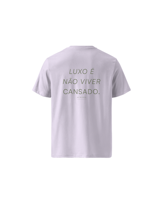 Luxo Organic Cotton T-shirt in lavender with Luxo É Não Viver Cansado back print